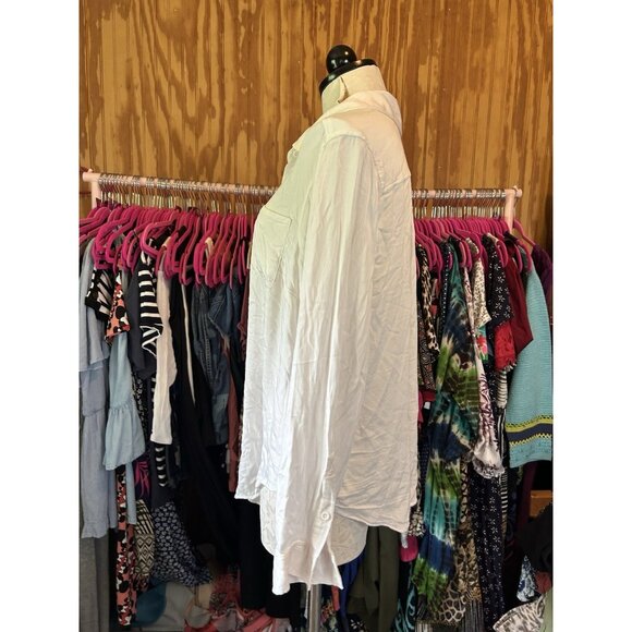 Torrid Long Sleeve Crinkle Button Down Pocket Front Blouse White Collared 1 (1X) - Picture 4 of 8